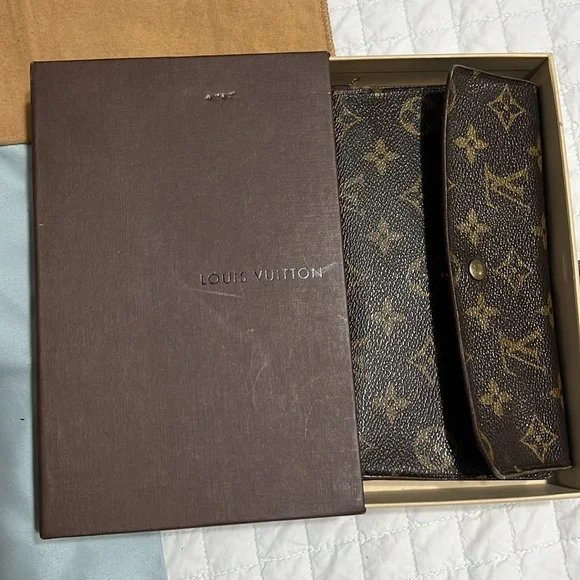 AUTHENTIC VINTAGE LV WALLET - Picture 8 of 12